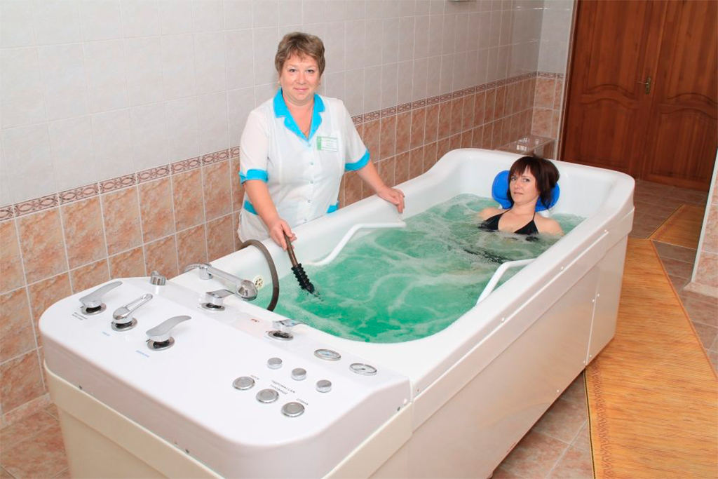 Радоновые ванны это. Бальнеотерапия радоновые Минеральные воды. Радонотерапия Радон. Радоновые ванны санаторий Трускавец. Минеральная сероводородная ванна физиотерапия.